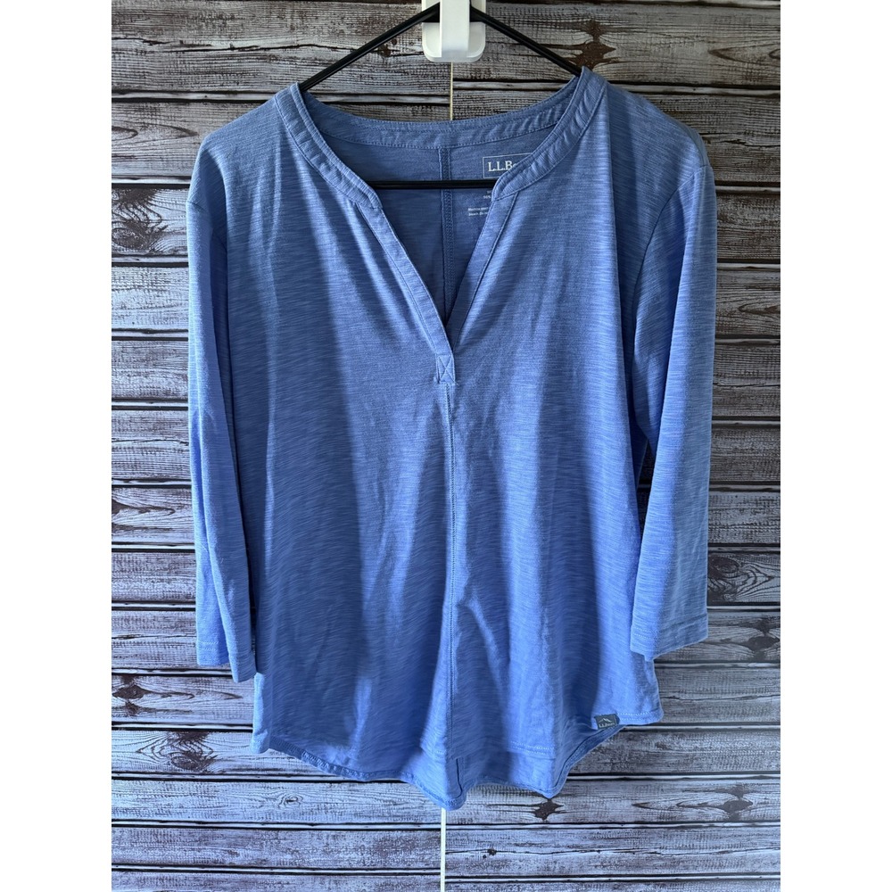 LL Bean Women's Long-Sleeved Top Size S Blue Slub Knit V-Neck Logo